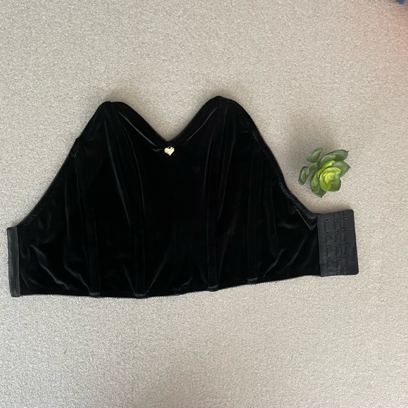 Vintage Black Velour Stapless Bustier with Heart Metal Embellishment Size M - Picture 4 of 8